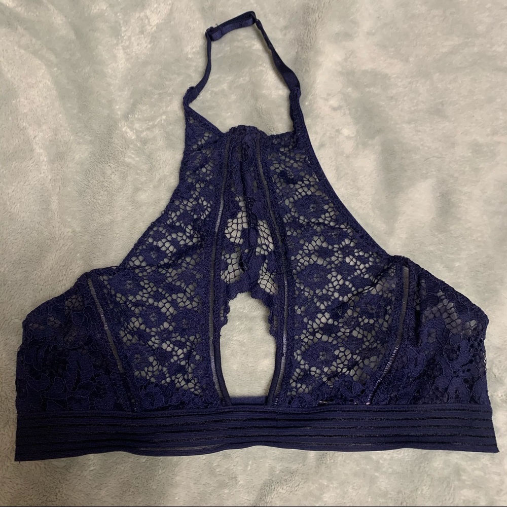 BNWOT VICTORIA’S SECRET size small lace bralette